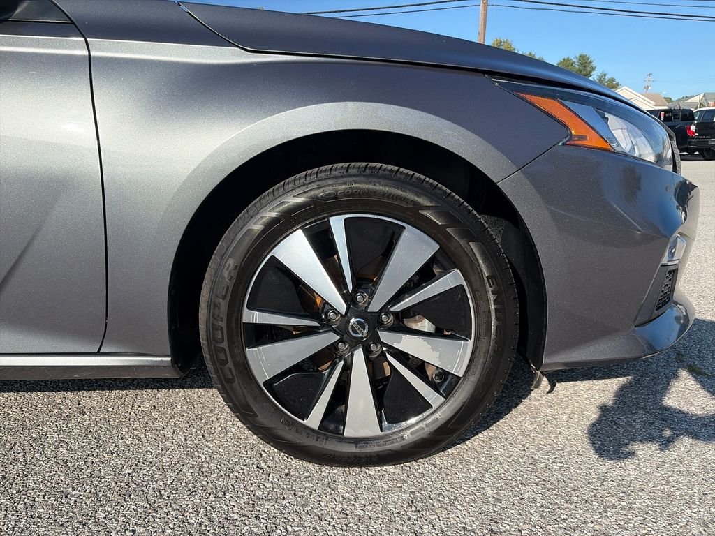 Used 2021 Gun Metallic Nissan 2.5 SV image 44