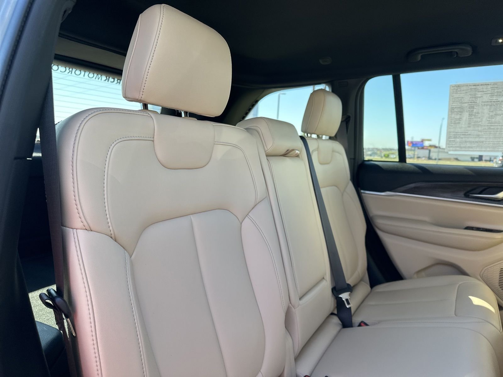 Used 2023 Silver Jeep Limited image 30