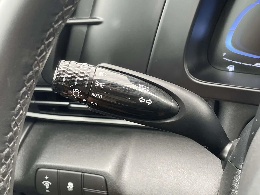 Used 2025 Amazon Gray Hyundai SEL Sport image 12