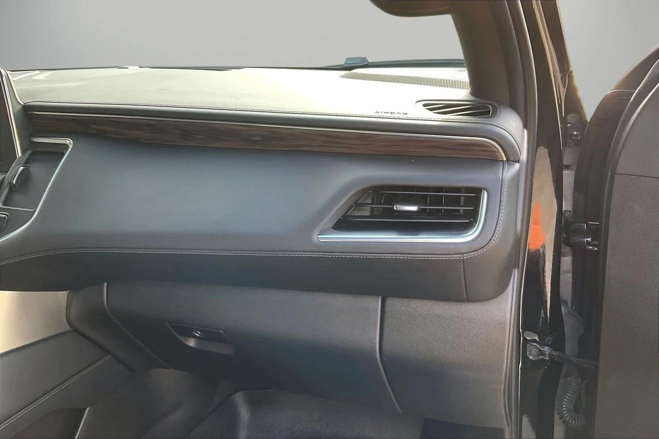 Used 2021 Black Chevrolet Z71 image 20
