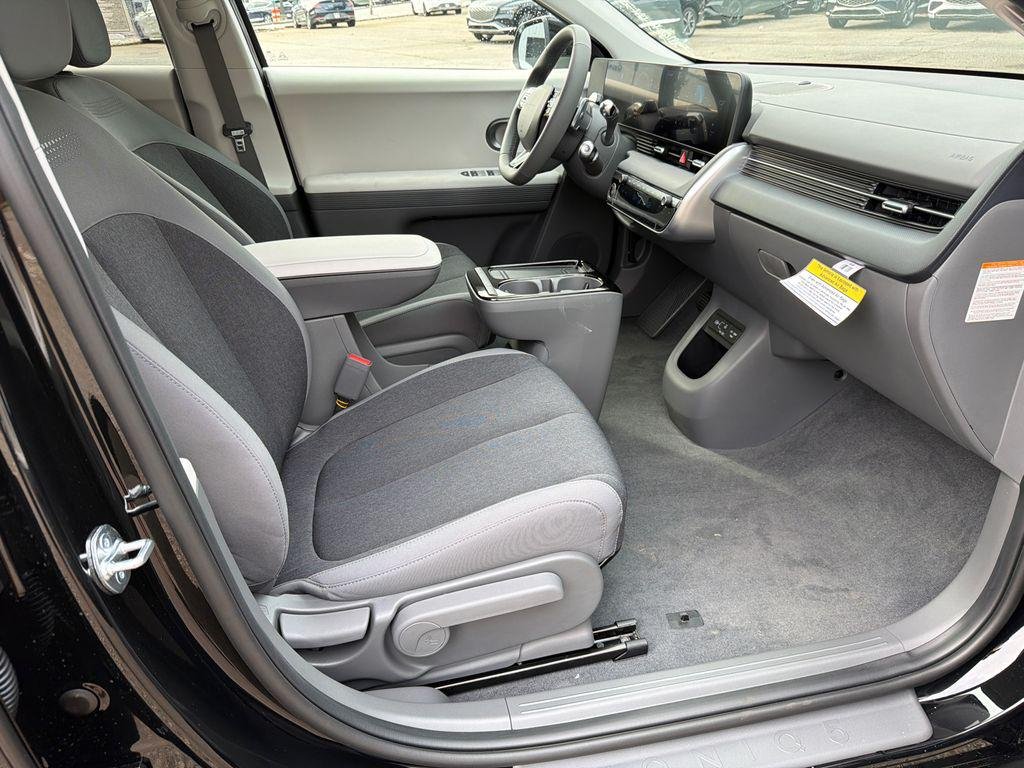 New 2026 Black Hyundai SE image 13