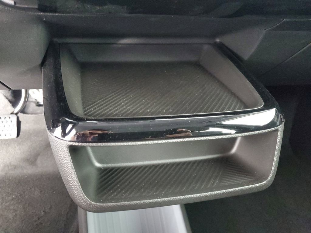 New 2027 Summit White Chevrolet LT image 18