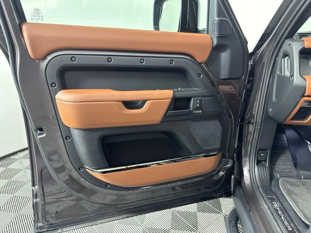 Used 2025 Gray Land Rover OCTA image 15