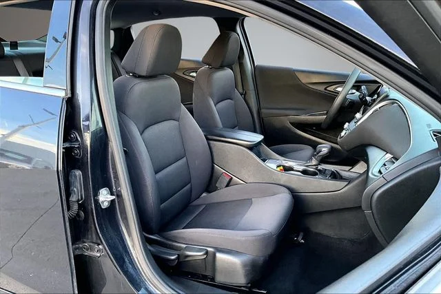 Used 2023 Gray Chevrolet LT image 28