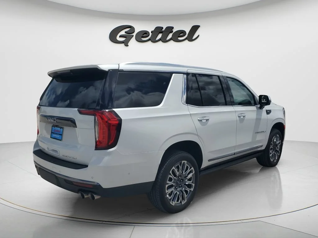 Used 2024 White Frost Tricoat GMC Denali Ultimate image 5