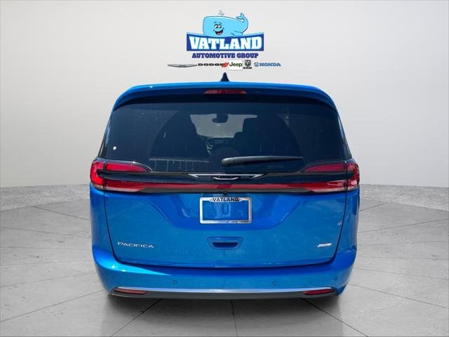 New 2027 Hydro Blue Pearl-Coat Exterior Paint Chrysler Select image 4