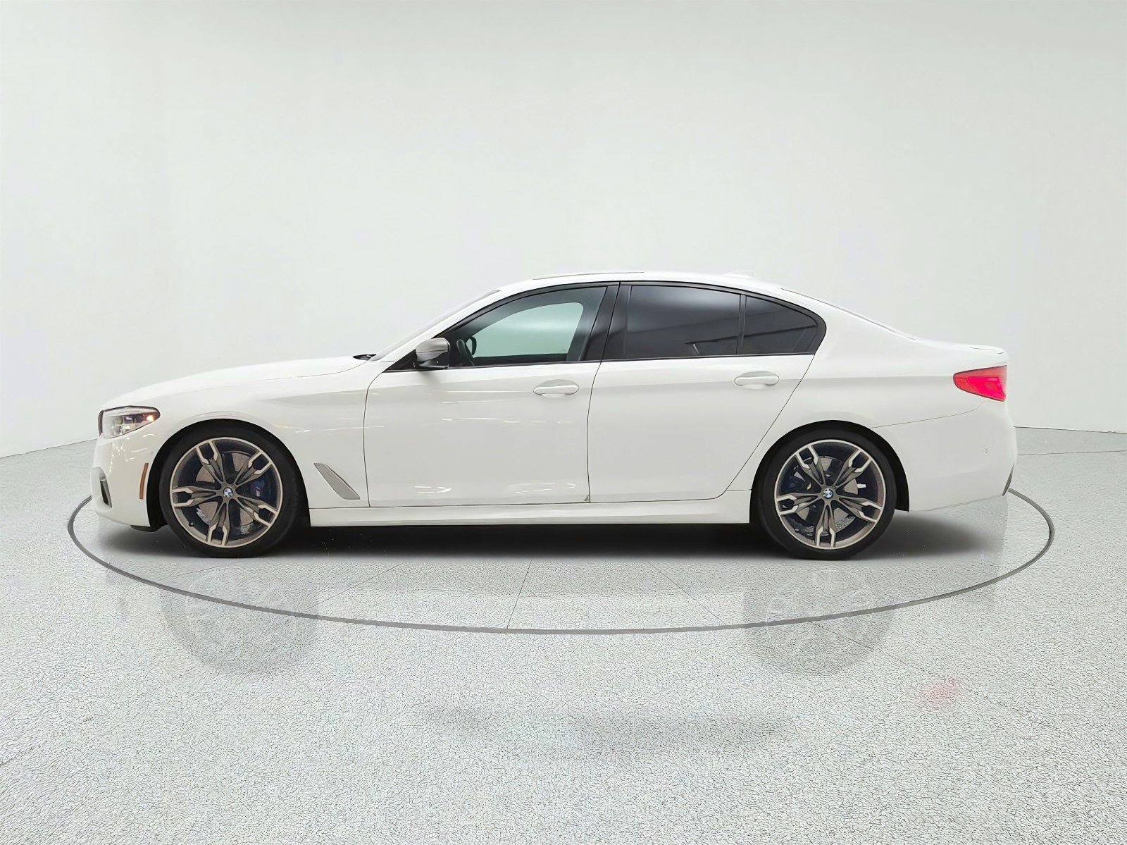 Used 2019 Alpine White BMW M550i xDrive Sedan image 8