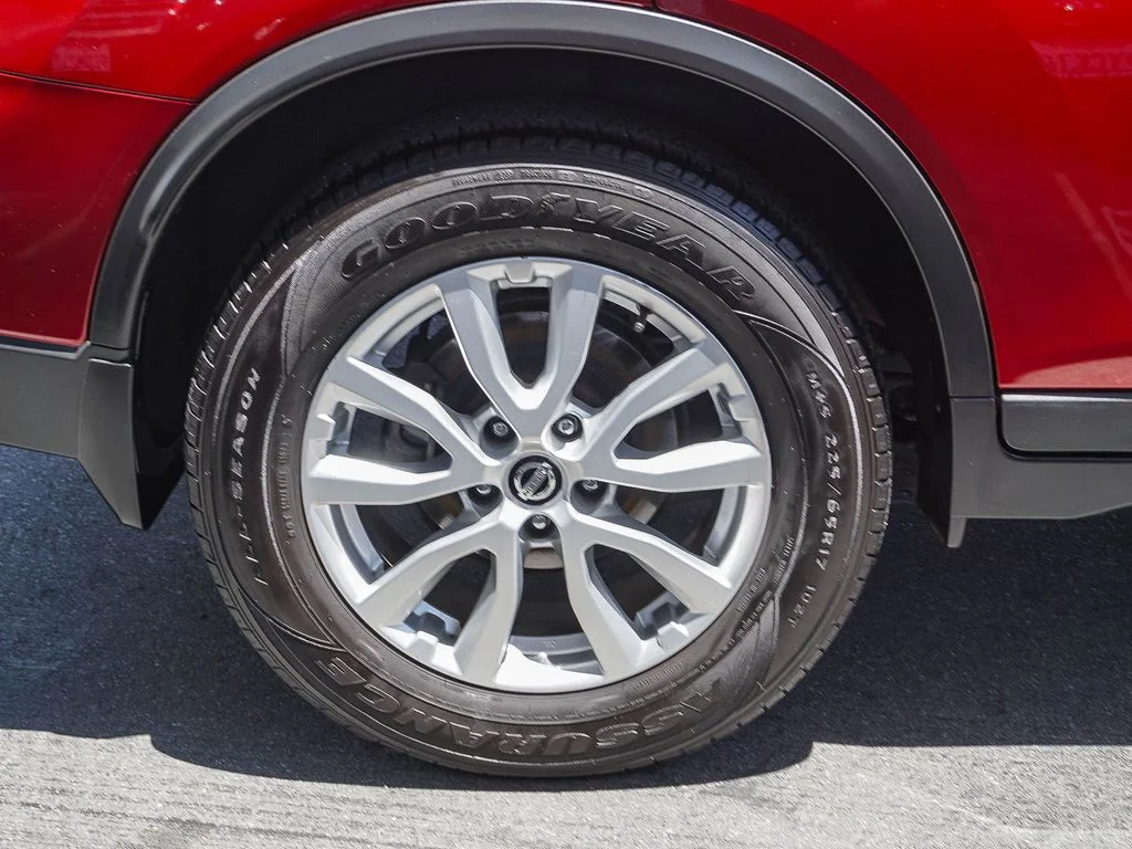 Used 2018 Red Nissan SV image 8
