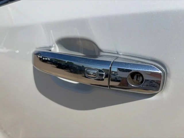 Used 2023 IRIDESCENT PEARL TRICOAT Chevrolet High Country image 59