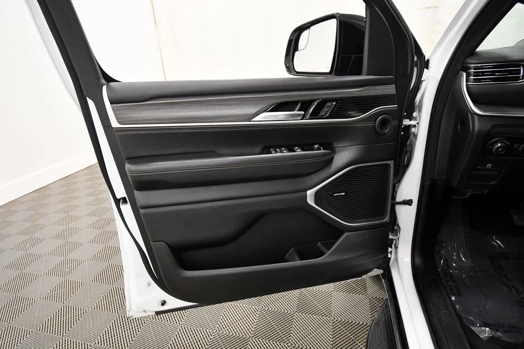 Used 2024 White Jeep Series III image 13