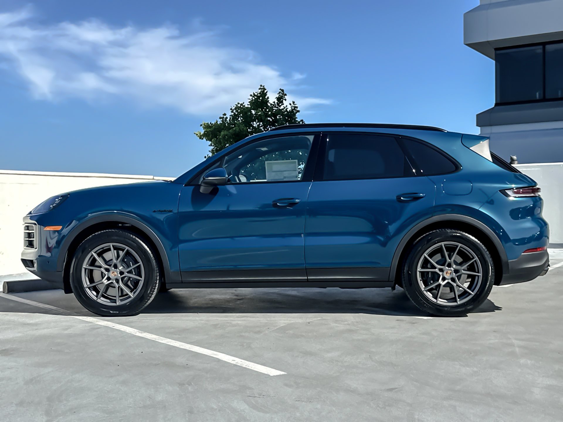 New 2026 Montego Blue Metallic Porsche E-Hybrid image 3