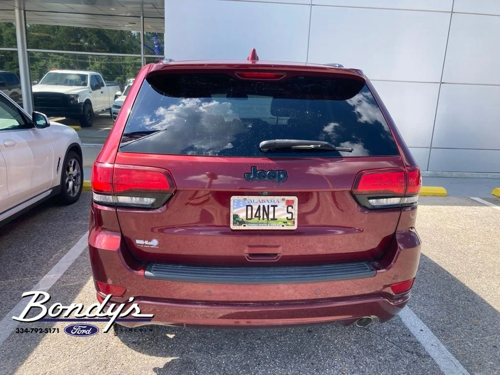 Used 2021 Velvet Jeep Laredo X image 4