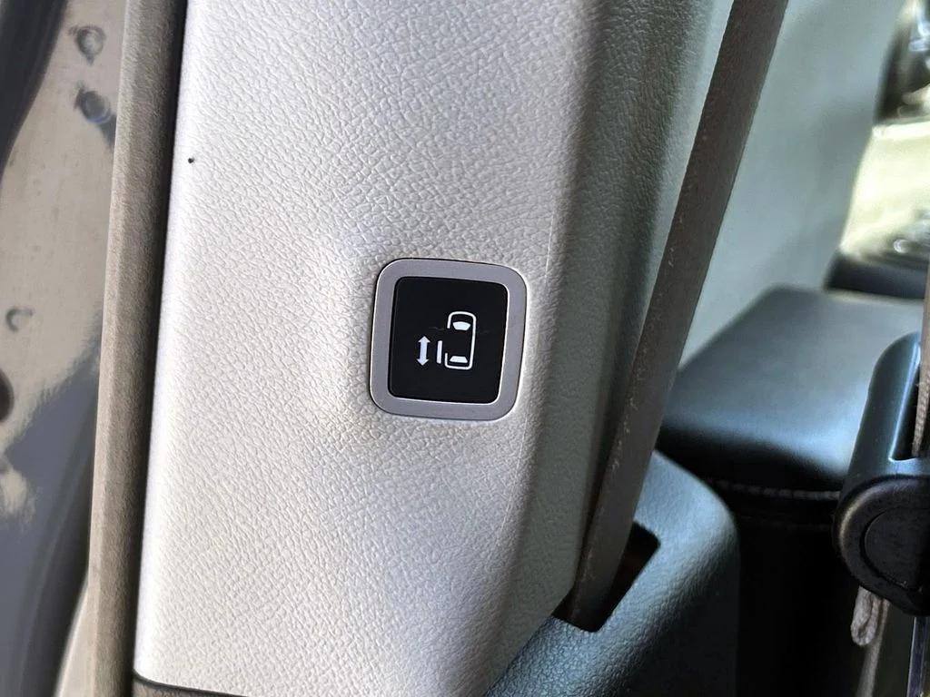 Used 2022 White Chrysler Touring L image 20