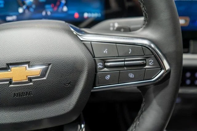 New 2027 Summit White Chevrolet LT image 18