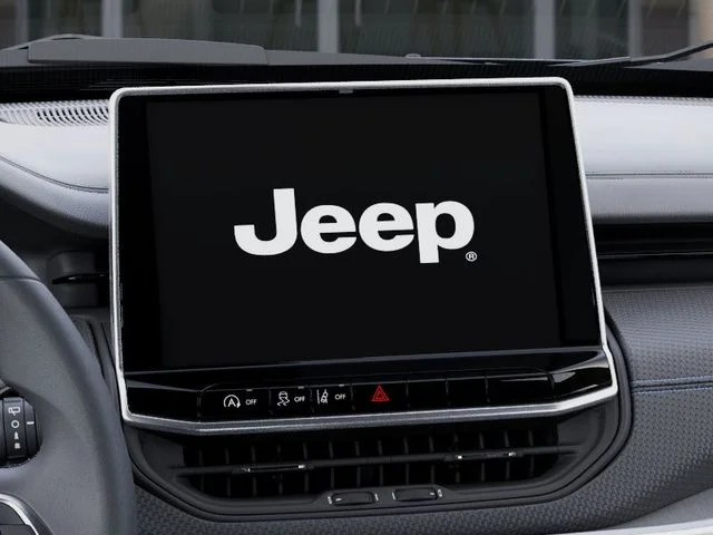 New 2026 Diamond Black Crystal Pearlcoat Jeep Latitude image 18
