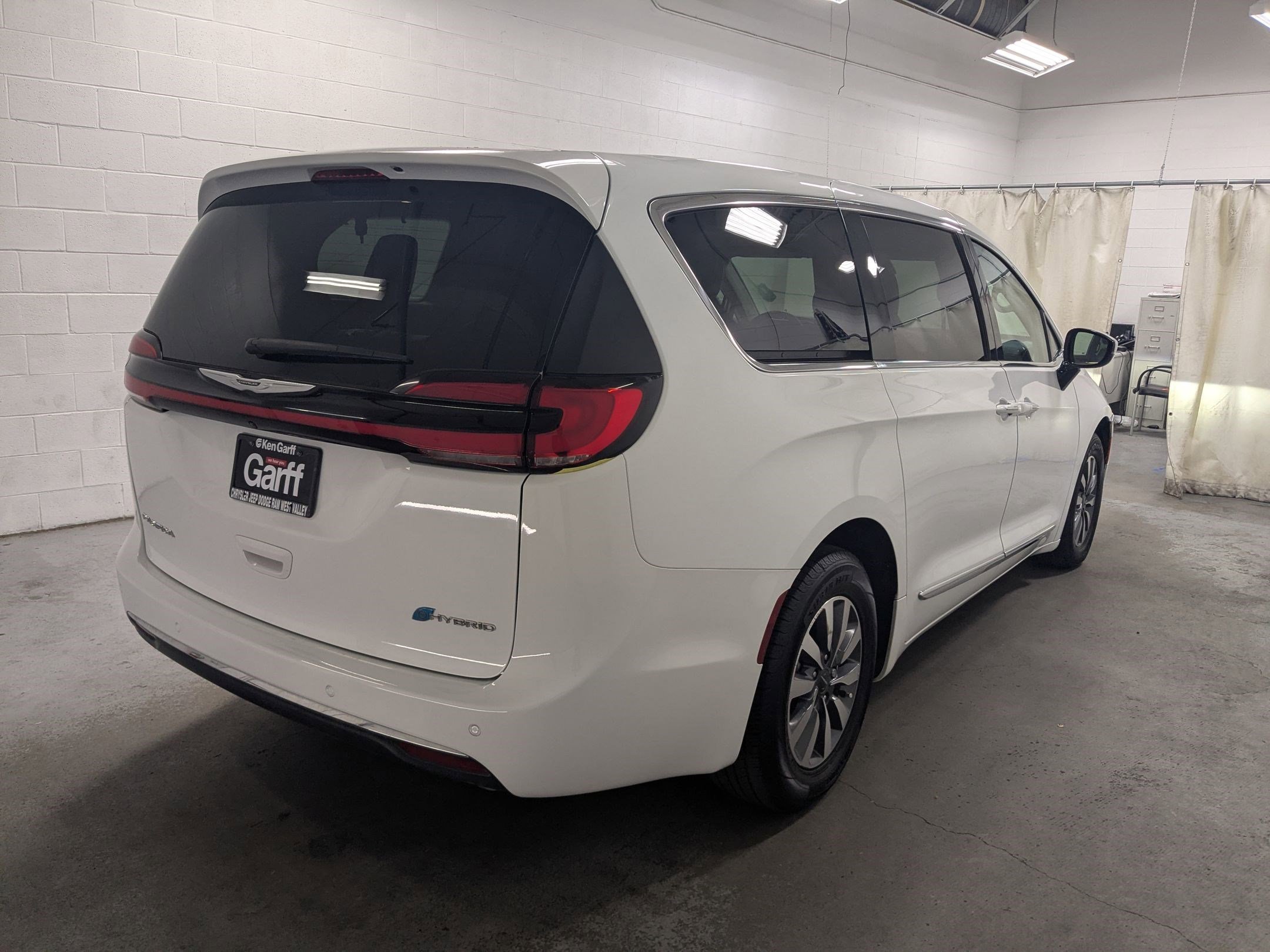 Used 2023 Bright White Clearcoat Chrysler Hybrid Limited image 4