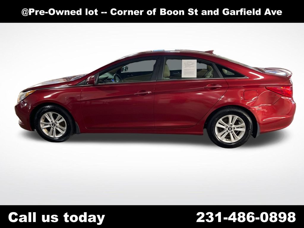 Used 2013 Red Hyundai GLS image 2