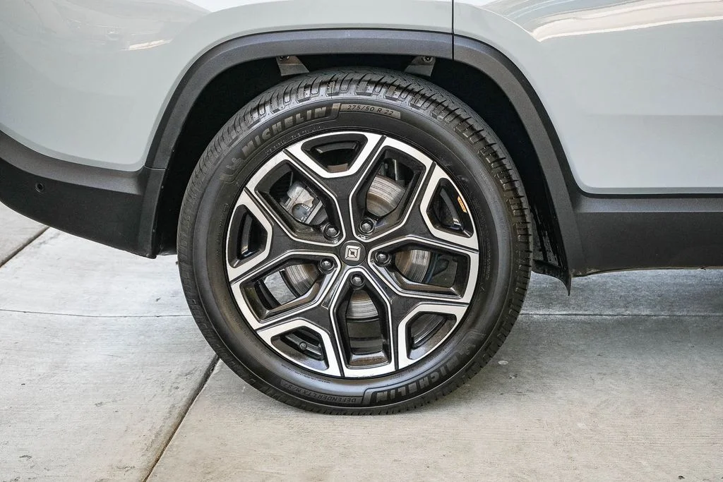 Used 2024  Rivian Adventure Dual Motor Perf Max Pack image 11
