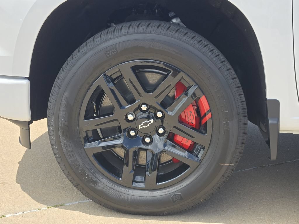 New 2026 Summit White Chevrolet RST image 18
