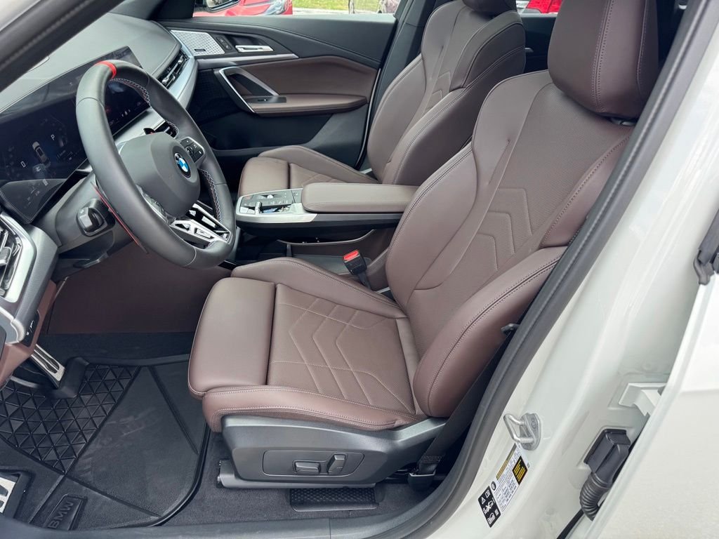 Used 2025 White BMW M35i image 11