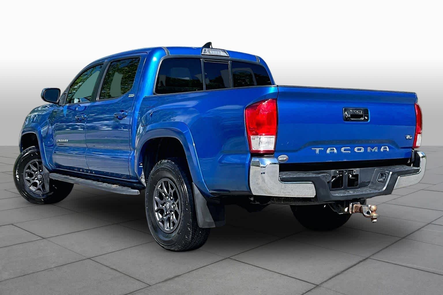 Used 2017 Blazing Blue Pearl Toyota SR5 image 11