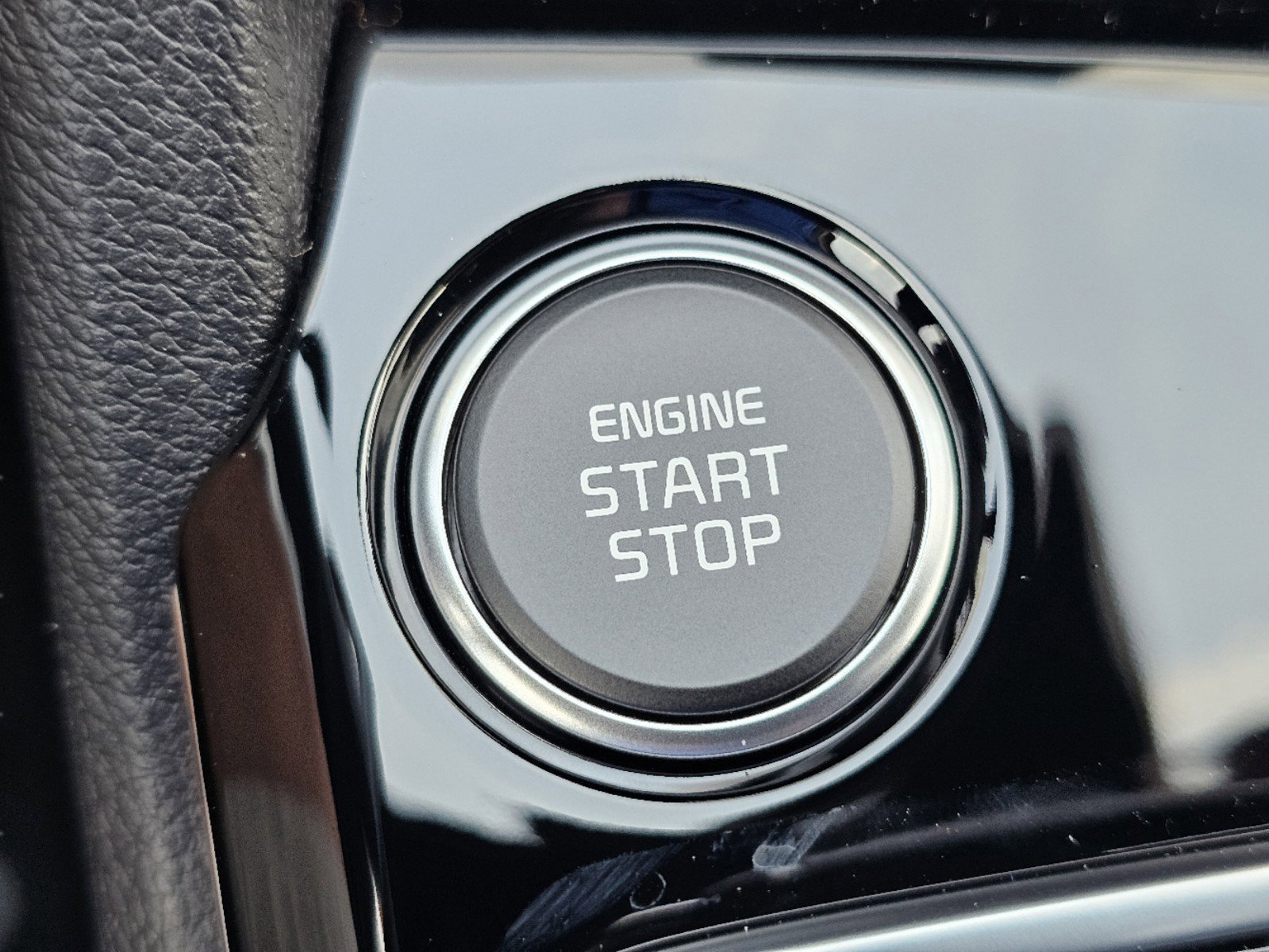 2025 Kia Sportage EX - Photo 23