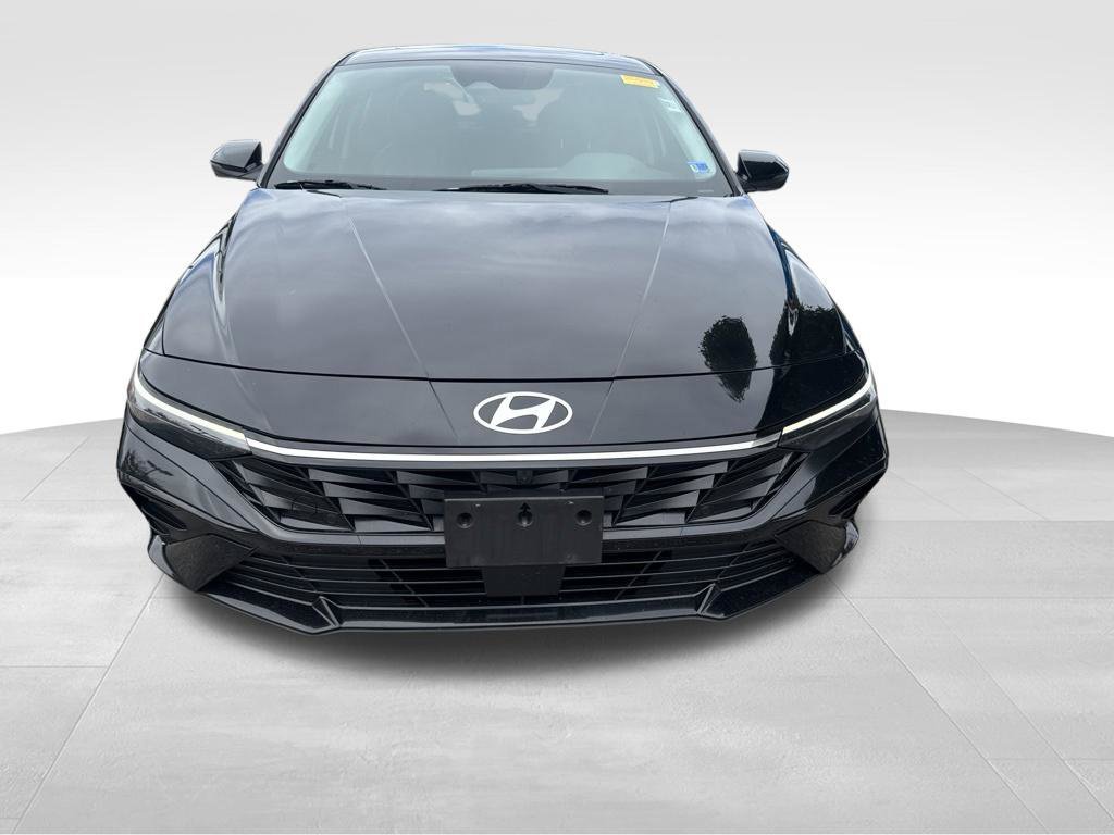 Used 2024 Black Hyundai Limited image 3