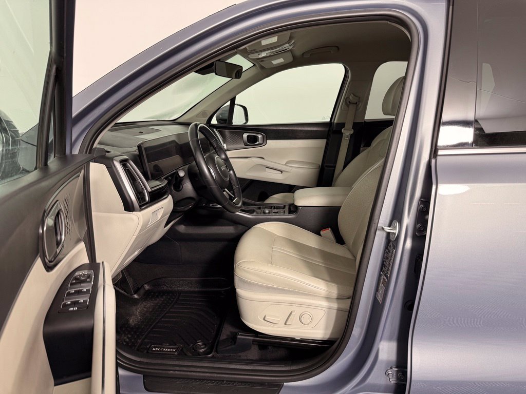 Used 2025 Silver Kia S image 2