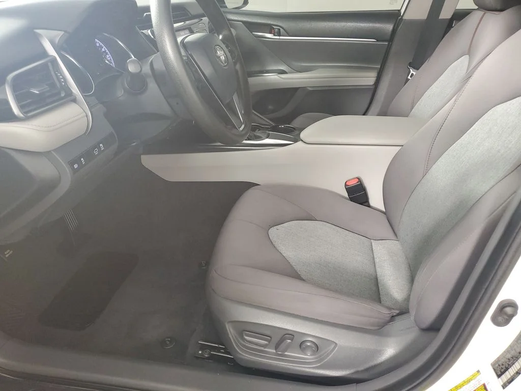 Used 2020 White Toyota LE image 11