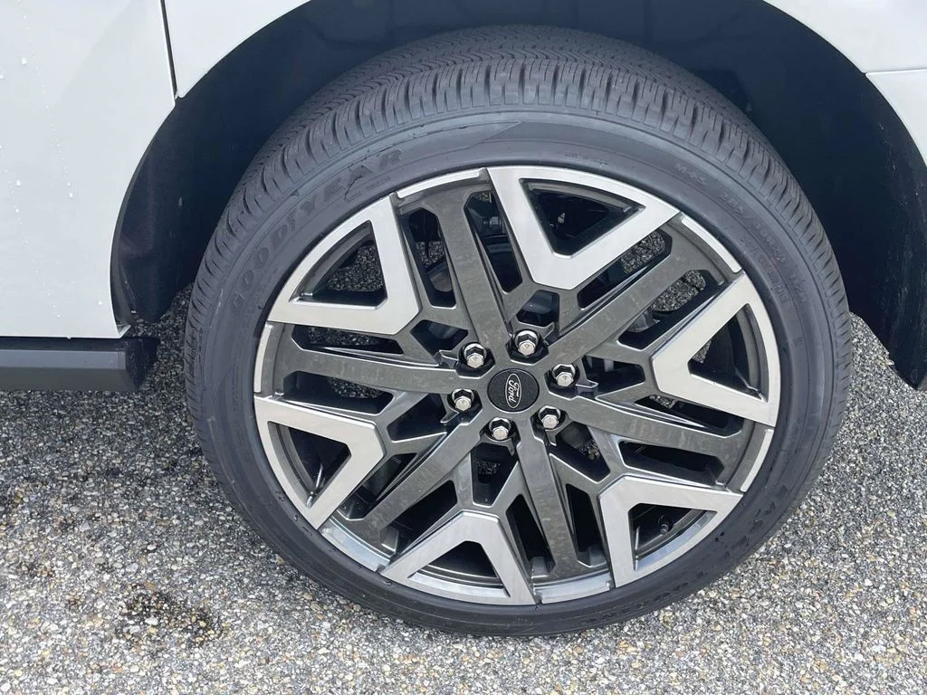 New 2027 White Ford Platinum image 9