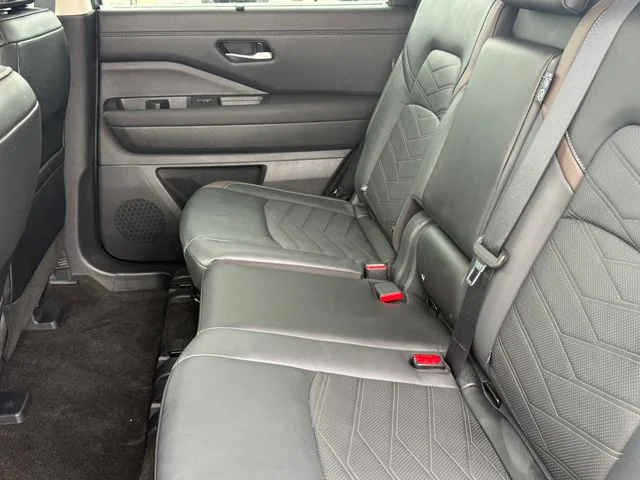 Used 2025 Gray Nissan Platinum image 28