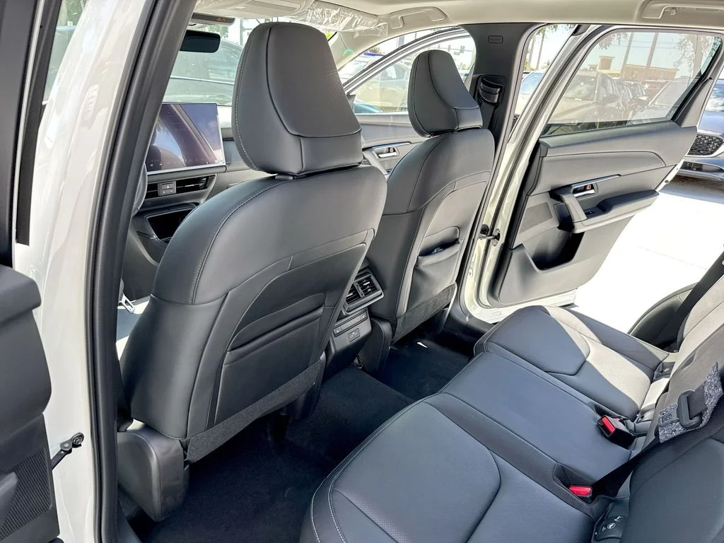 New 2026 White Metallic Mazda 2.5 S Premium Plus AWD image 34