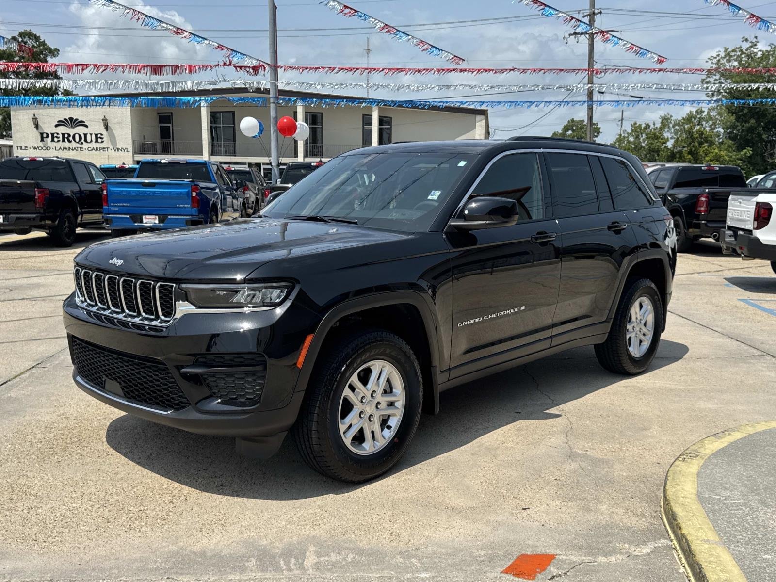 Used 2025 Black Jeep Laredo image 3