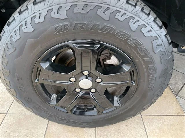 Used 2021 GRAY Jeep Sport image 33
