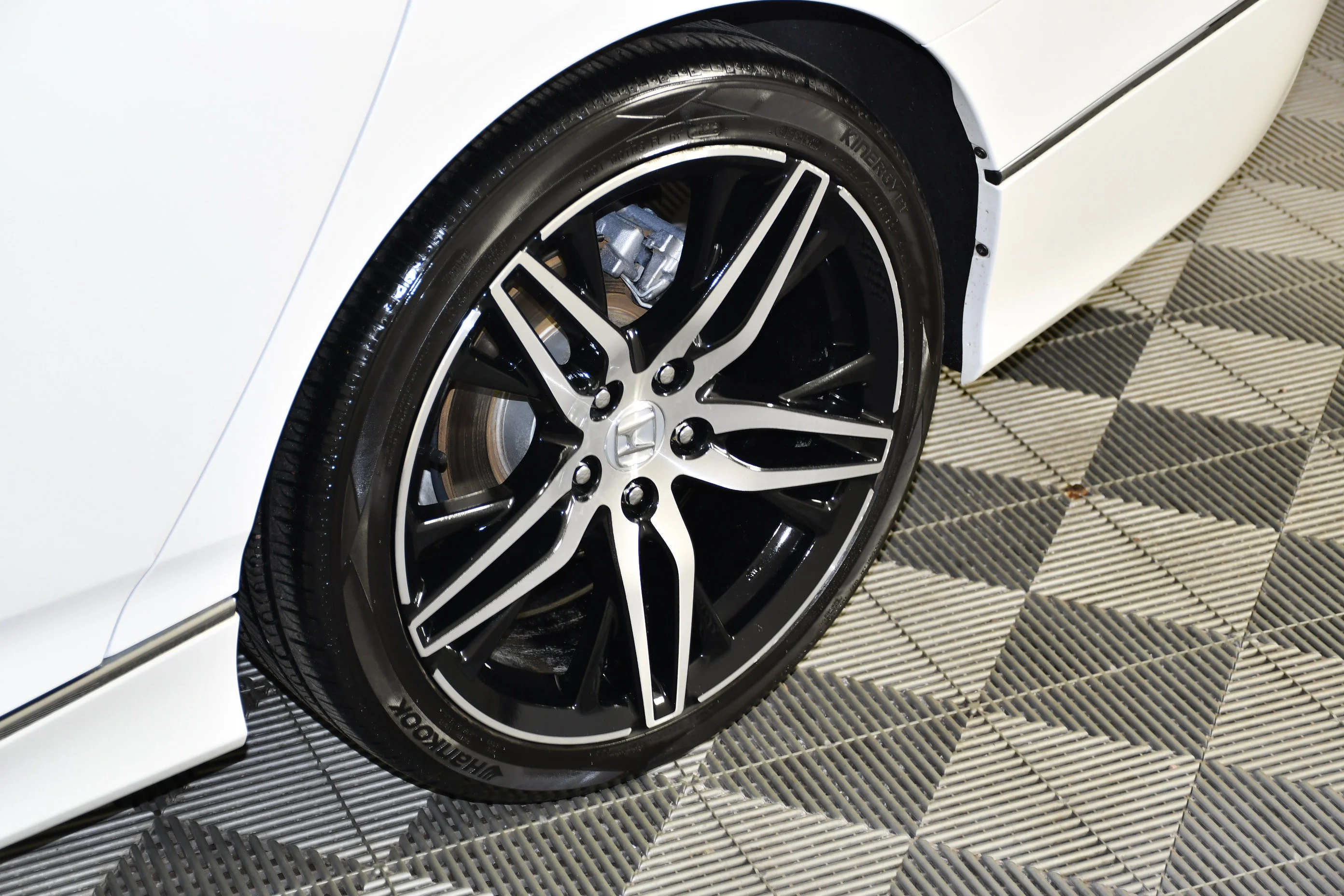 Used 2021 Platinum White Pearl Honda Touring image 41