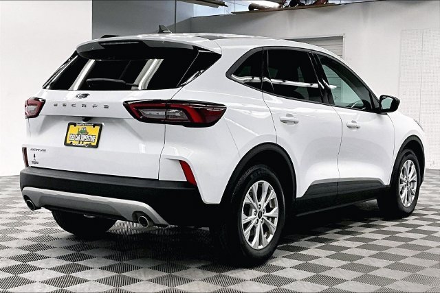 Used 2025 Oxford White Ford Active image 12