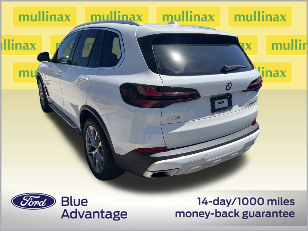 Used 2026 White BMW sDrive40i image 3