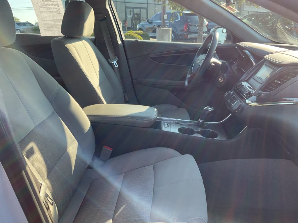 Used 2014 Summit White Chevrolet LS image 13
