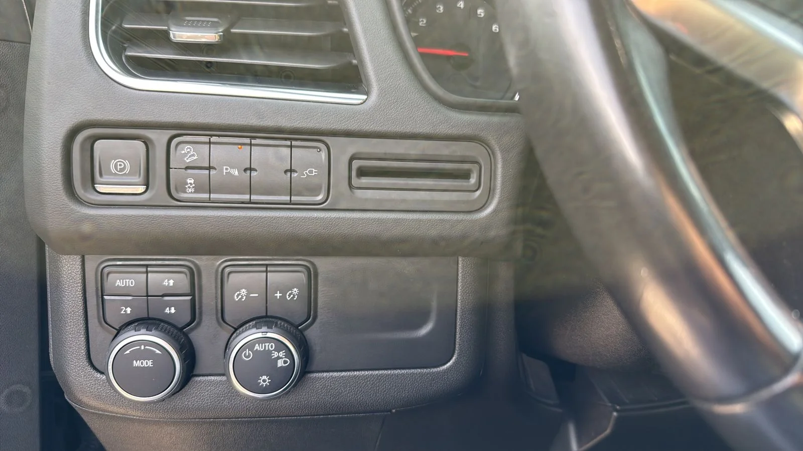 Used 2021 Gray Chevrolet Z71 image 17
