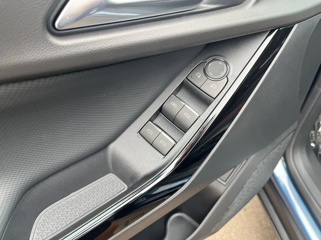 2027 Chevrolet Equinox RS - Photo 11