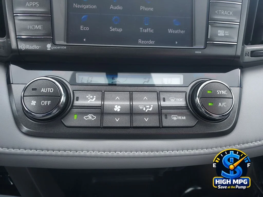 Used 2014 Red Toyota XLE image 19