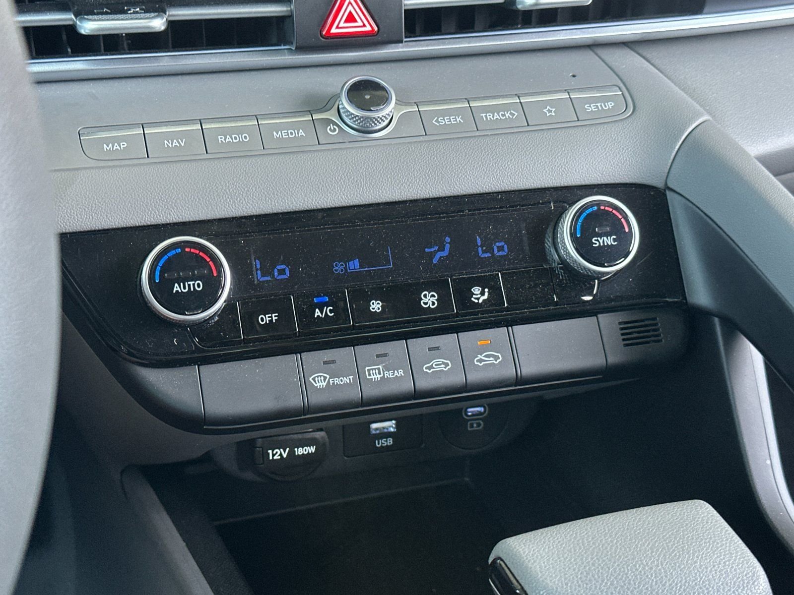 2024 Hyundai Elantra SEL - Photo 20