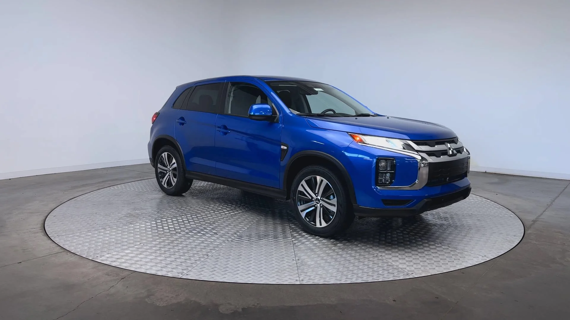 New 2026 Octane Blue Metallic Mitsubishi ES image 2