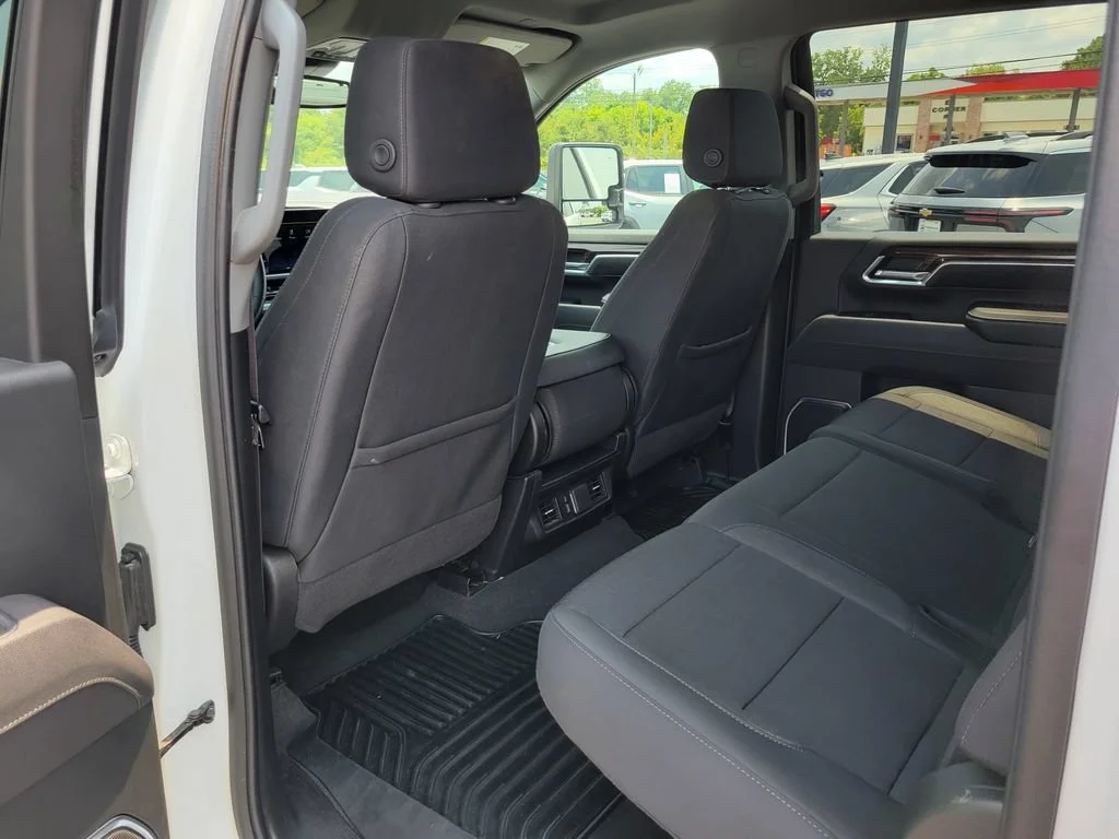 Used 2025 Summit White Chevrolet LT image 13