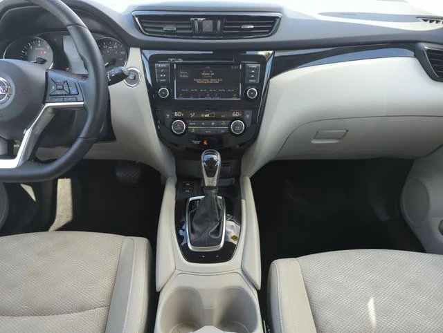 Used 2022 White Nissan SV image 26