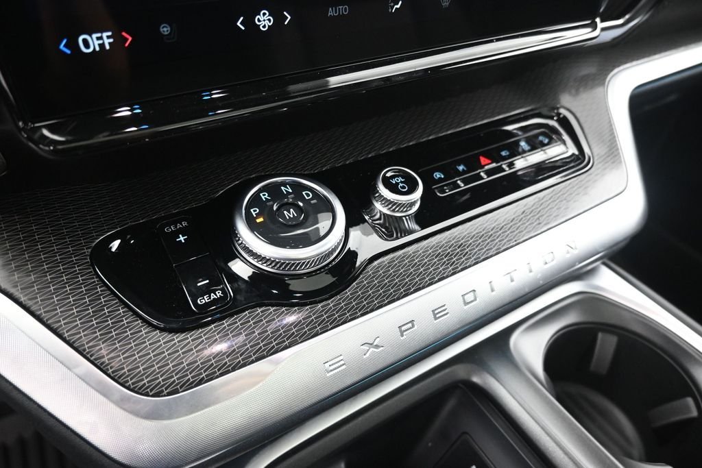New 2027 White Ford Platinum image 16