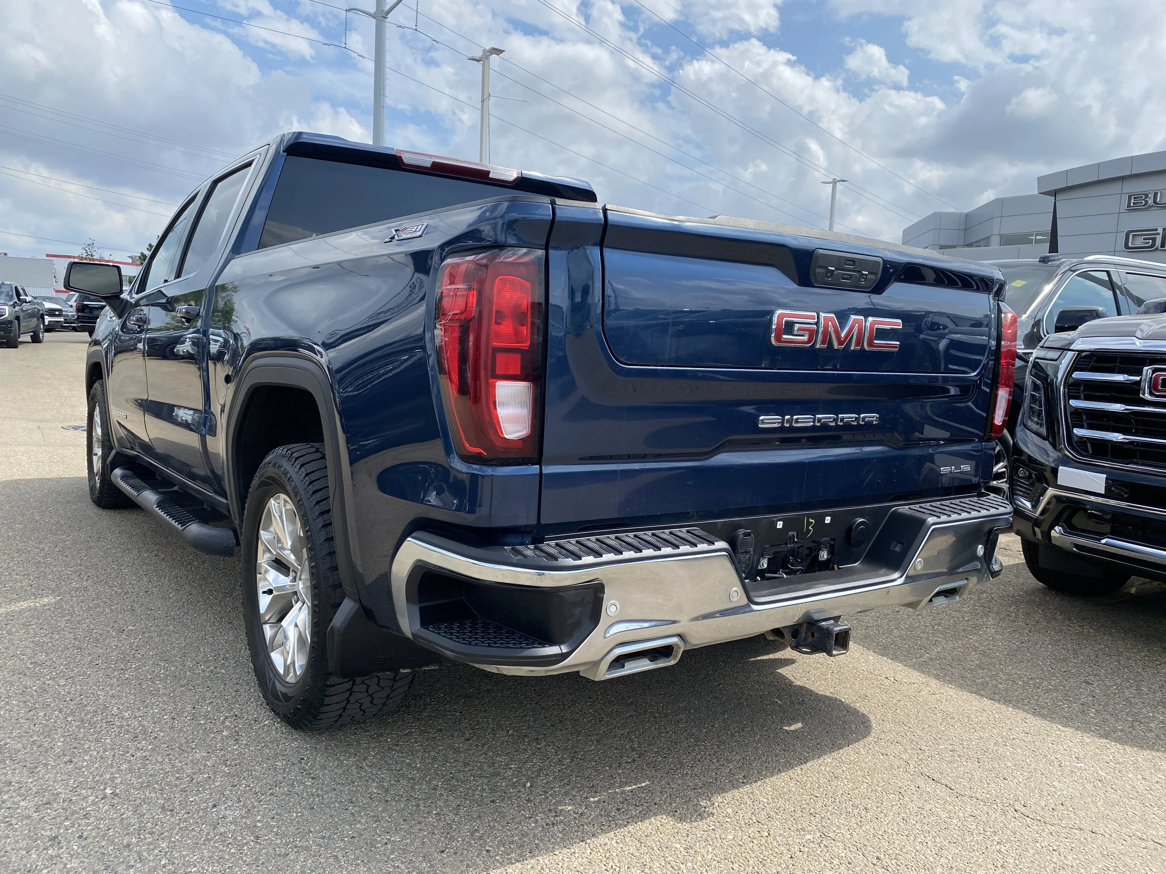 Used 2022 Blue GMC Crew Cab SLE image 3