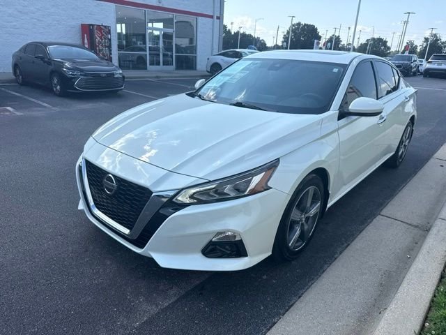 Used 2022 White Nissan 2.5 SL image 3