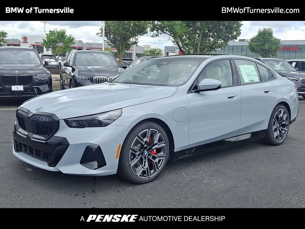 Used 2027 Brooklyn Grey Metallic BMW 550e xDrive image 1