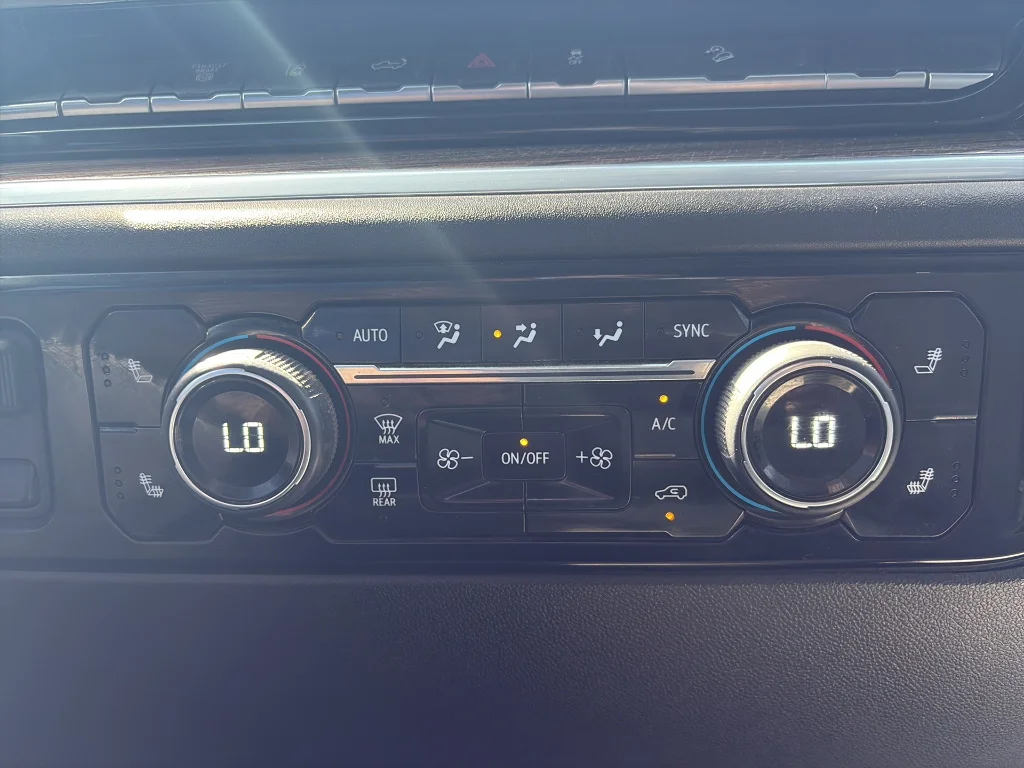 Used 2025 Summit White Chevrolet  image 25